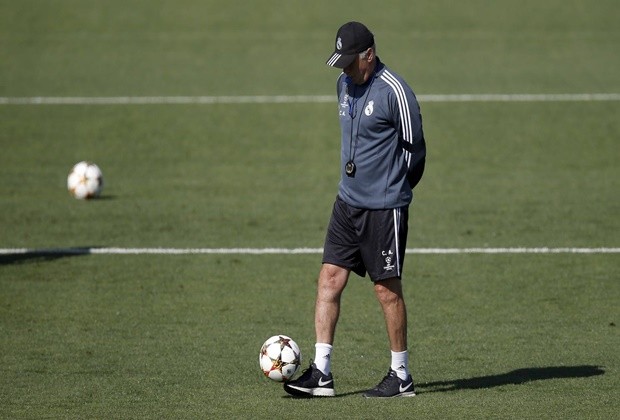 Ancelotti durante un entrenamiento previo a un encuentro de Champions